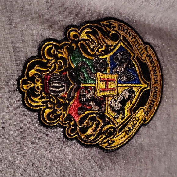 Harry Potter Hogwarts sweater - Picture 2 of 4